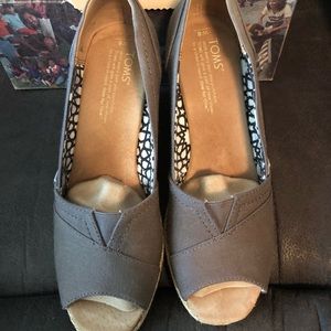 TOMS wedges